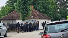 SAHRANJENA SVETLANA DRAGIJEVIĆ IZ ZLOTA UZ JAKE POLICIJSKE SNAGE Počiva kraj sina, a pokopu prisustvovao i njen suprug Radoslav! (FOTO)