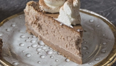 NUGAT TORTA Kremasta poslastica koja se topi u ustima, a miriše na ljubav