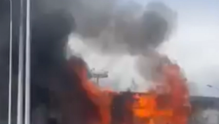 GUST I CRN DIM ŠIRI SE NASELJEM Ogroman požar na Voždovcu (VIDEO)