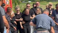 PEVAČICA KUPILA GROBNO MESTO PORED MUŽA Pre četiri meseca je ostala udovica, na sahrani joj pozlilo!