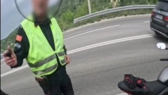 "TEČAN" ENGLESKI CRNOGORSKOG SAOBRAĆAJCA Zaustavio motoristu, a snimku razgovora smeje se ceo region!