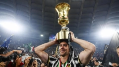 OSVOJIO TROFEJ, PA DOBIO OTKAZ Sad je vreme da Vlahović procveta