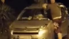 NOVOSAĐANE PROBUDILO LOMLJENJE STAKLA Kada su videli šta radi sa kolima ostali su u šoku (VIDEO)