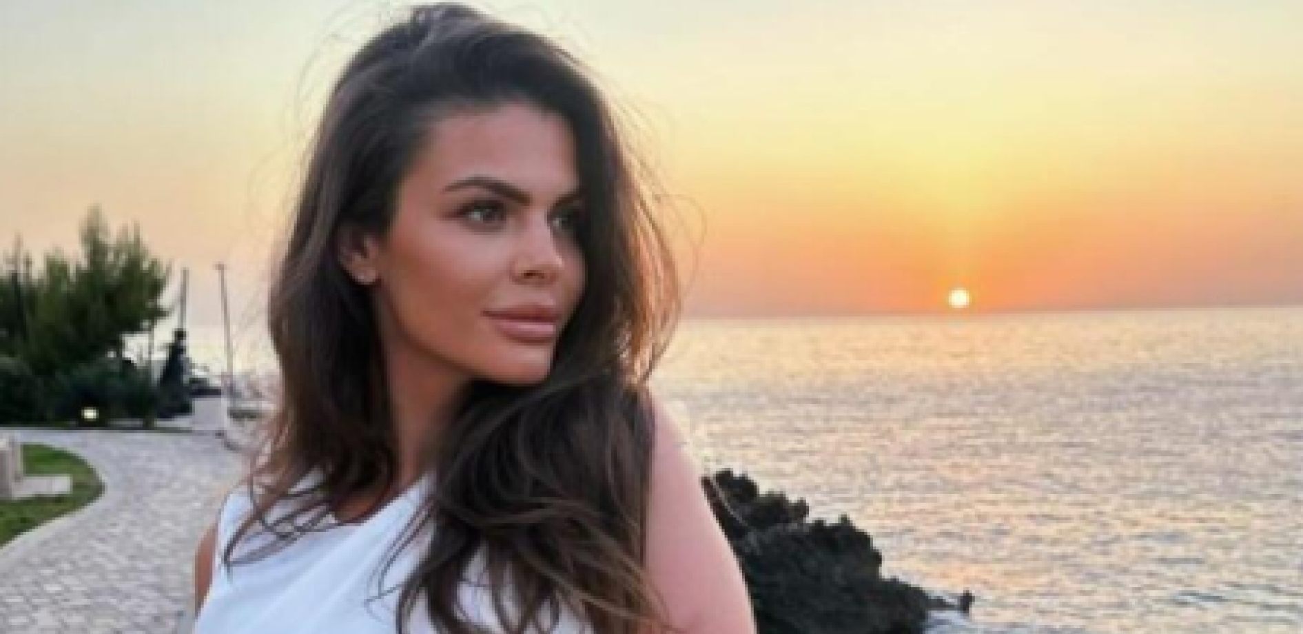 RIALDA ODLAZI U MEDIJSKU ILEGALU! Prve fotografije pevačice sa trudničkim stomakom, pokazala kako izgleda!