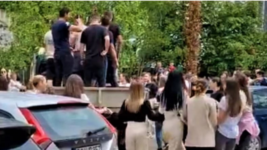 ČIČA DRAŽO, GDE JE MOJE DETE... Snimak proslave mature iz Herceg Novog od kog se novim Crnogorcima OKREĆE ŽELUDAC (VIDEO)