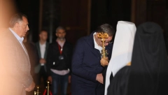 OPOZICIONE NOVINE VUČIĆU NAJVIŠE ZAMERAJU ŠTO VOLI SVOJ NAROD I POŠTUJE SVOJU CRKVU!