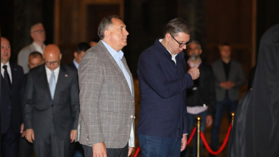PREDSEDNIK SRBIJE U ZORU DOŠAO U HRAM Vučić: Tražio sam blagoslov od patrijarha