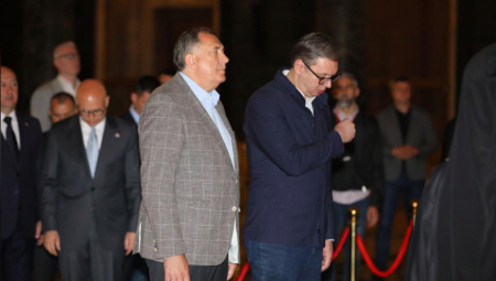 PREDSEDNIK SRBIJE U ZORU DOŠAO U HRAM Vučić: Tražio sam blagoslov od patrijarha