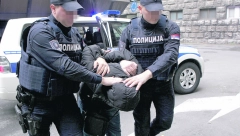 PRETILI PALJENJEM LOKALA UKOLIKO IM NE DA NOVAC Policija uhapsila dve osobe zbog iznude