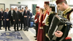 DELEGACIJA IZ PEKINGA DOPUTOVALA U BEOGRAD! Doček na aerodromu uz pesmu ''Ovo je Srbija'' (FOTO)
