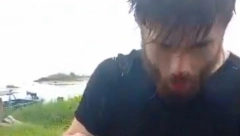 "POGLEDAJTE KOGA SMO UHVATILI!" Američkog agenta izvukli bosog iz vode, a onda počelo pendrečenje (VIDEO)