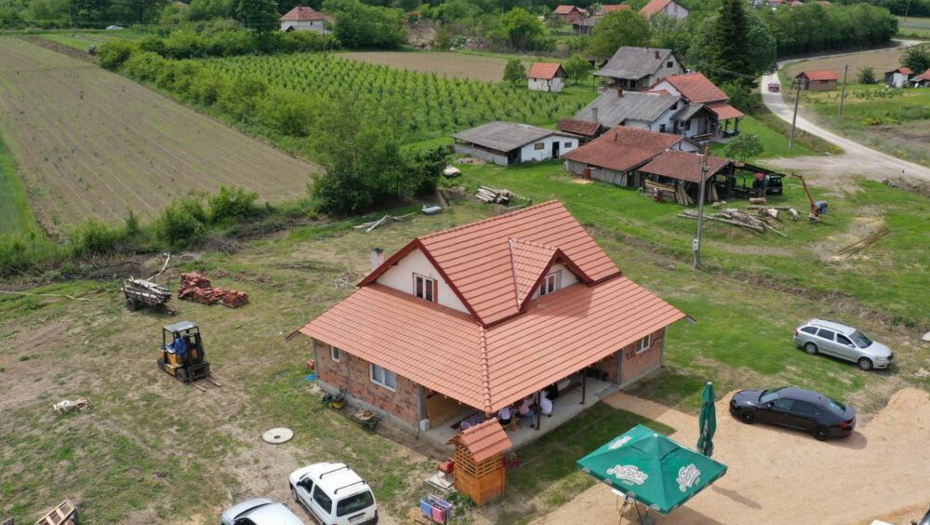 PORODICA JOVANOVIĆ ZAMENILA SVETLA VELIKOG GRADA ŽIVOTOM NA SELU! Kažu da im je to najbolja odluka - započeli i svoj biznis, sad žive kao KRALJEVI!