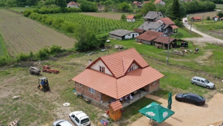 PORODICA JOVANOVIĆ ZAMENILA SVETLA VELIKOG GRADA ŽIVOTOM NA SELU! Kažu da im je to najbolja odluka - započeli i svoj biznis, sad žive kao KRALJEVI!
