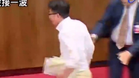 "OVAKVE SITUACIJE VIDIMO SAMO U FILMOVIMA" Snimak iz tajvanskog parlamenta zapalio mreže (VIDEO)