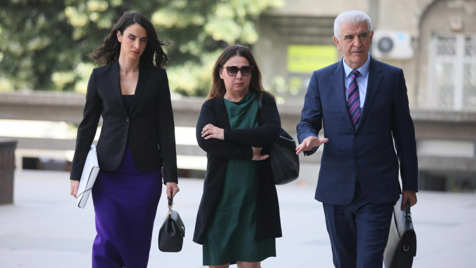 MILJANA KECMANOVIĆ OČI U OČI SA RODITELJIMA UBIJENE DECE IZ RIBNIKARA Danas će nastaviti da odgovara na njihova pitanja (FOTO)