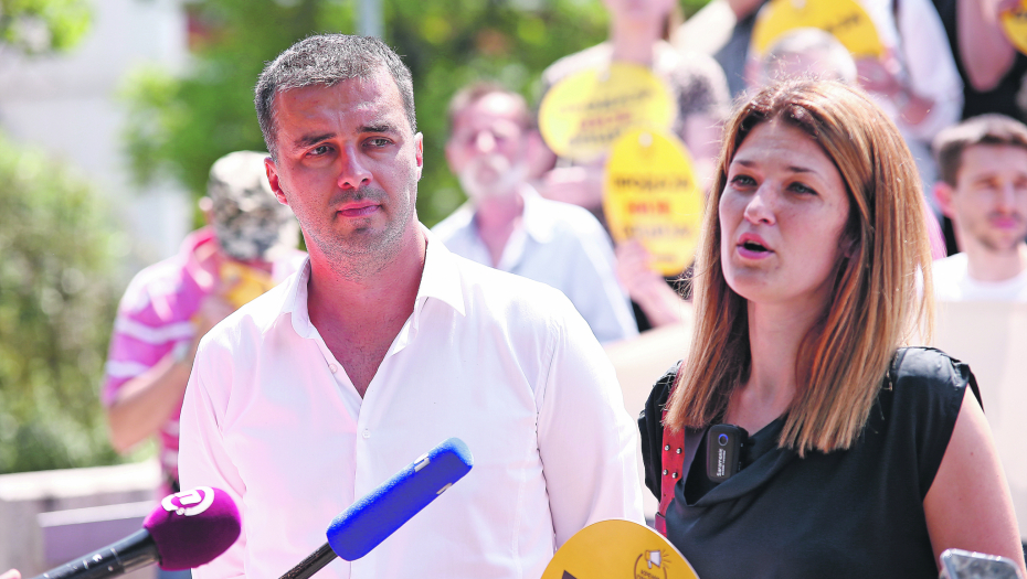 KOD MANOJLOVIĆA ŽENA FANTOM PRVA NA IZBORNOJ LISTI Savo optužuje vlast za ono što, u stvari, rade on i Kreni-Promeni