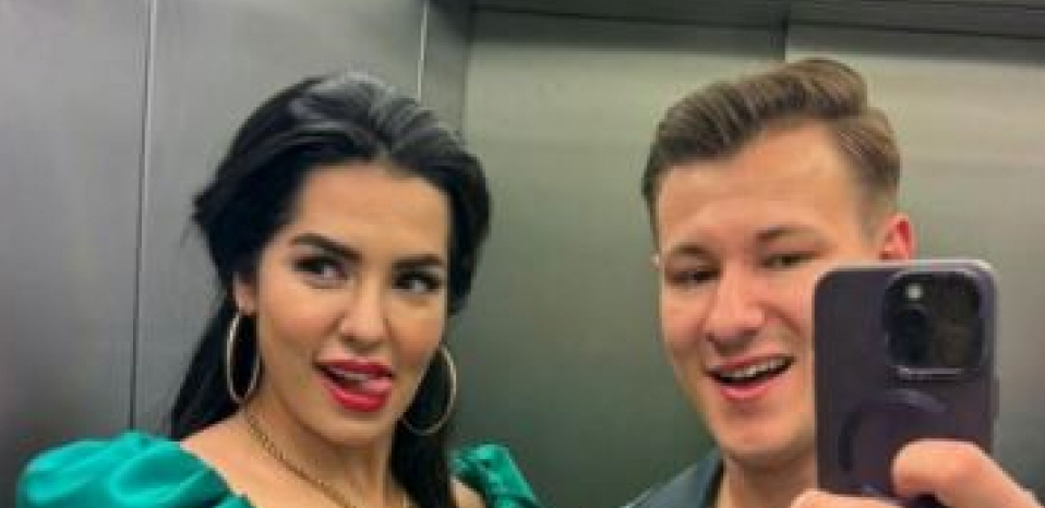 SKINULA SE TANJA SAVIĆ SA 11 GODINA MLAĐIM DEČKOM Pilot je snimao iz svih uglova, pevačica u nikad viđenom izdanju