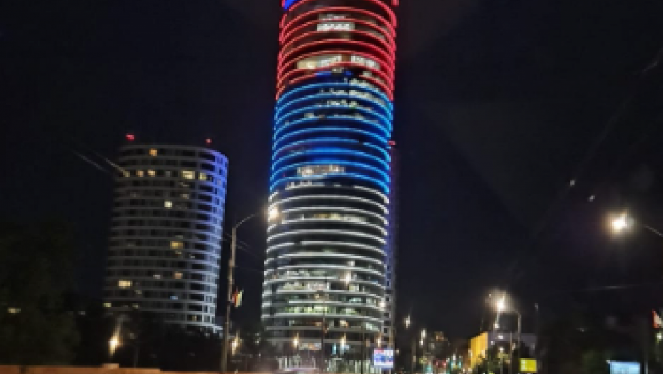 SRBI NISU GENOCIDAN NAROD Osvanula poruka na kuli "Beograd" u bojama srpske trobojke