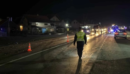 JURIO 200 NA SAT, PA UBIO ŽENU I SEBE! U kolima slušao narodnjake, pa se zakucao u kamion, evo šta se desilo sa detetom!