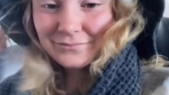 OVO RADI U AVIONU?! Snimila se za Tiktok pa nastao haos: "Slomićeš sebi noge!"