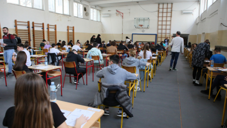 TESTOVI POD POLICIJSKOM PRATNJOM RAZVEZENI PO ŠKOLAMA Počinje mala matura, ovo je raspored polaganja