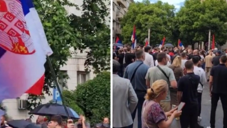 SRBI U CG I DANAS NA NOGAMA PROTIV IZDAJE Vijore se zastave Srbije i kraljevine Crne Gore
