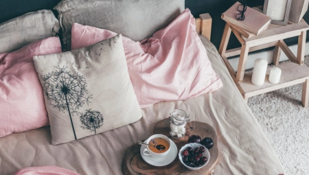 KAD JE USTALA, IZNENADILA SE Jovanka je isekla luk na 4 dela i uveče stavila pored kreveta, trik je zlata vredan!