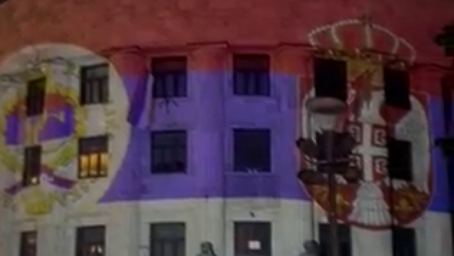 OSVANUO ZNAK JEDINSTVA! Divan prizor na Palati Republike i Gradske uprave Banjaluka (VIDEO)