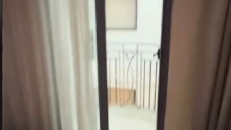 BAR NE MORAŠ ZVATI RECEPCIJU, SAMO VIČEŠ S BALKONA Platio dodatnih 25 evra za sobu s pogledom, pa pokazao što je dobio