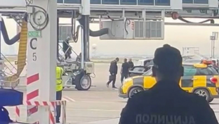 Predsednik Vučić stigao iz Njujorka (VIDEO)