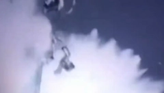 ULETELI PRAVO U ZAMKU! Jeziv snimak! Ukrajinski dron uhvatio ruski patrolni čamac, sve je odletelo u vazduh (VIDEO)