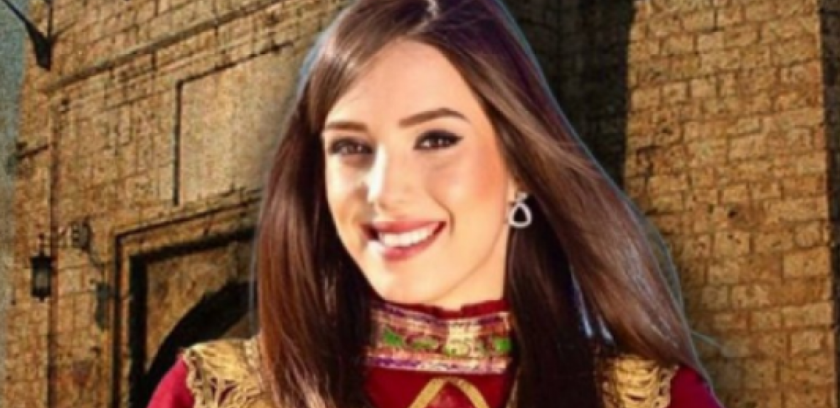 DANICA CRNOGORČEVIĆ SA PORODICOM NA KOSOVU Pevačica posetila Pećku patrijaršiju i ovim rečima opisala svetinju