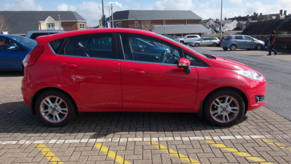 NAJJAČI AUTO OGLAS IKADA "Kola pogledati radnim danima, a ženu vikendom, tada sam na pecanju", inače "Nissan" je u top stanju