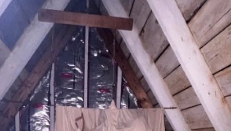 VLASNIK KUĆE OTKRIO BIZARNU SCENU NA TAVANU Izgleda kao prolaz, niko nema pojma čemu služi! (FOTO)