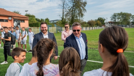 STARI GRAD MISLI NA SVE Posle dugih 50 godina, građani su dobili nov teren, deca novu nadu i besplatnu školu fudbala!