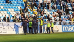 NOVI DETALJI SKANDALA U NOVOM PAZARU Huligani divljali dok se nije pojavila jedna osoba (FOTO/VIDEO)