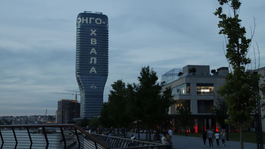 HVALA VAM, PRIJATELJI! Na Kuli Beograd ispisana imena zemalja koje nisu glasale za rezoluciju o Srebrenici (FOTO)