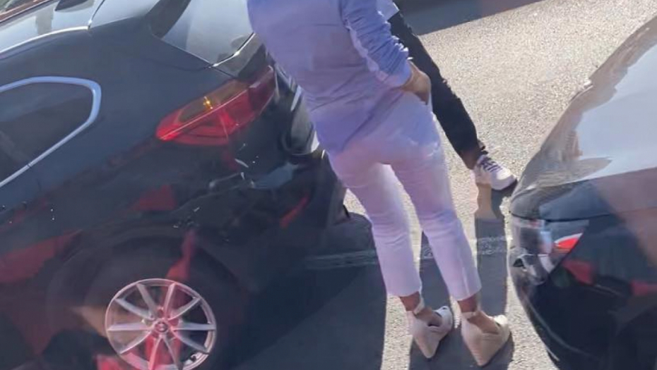 STRAVIČAN SUDAR NA POČETKU KNEZA MILOŠA, SAOBRAĆAJ MILI! "Pežo" pokosio džipa - velike gužve se formirale i prema AUTOKOMANDI! (FOTO)