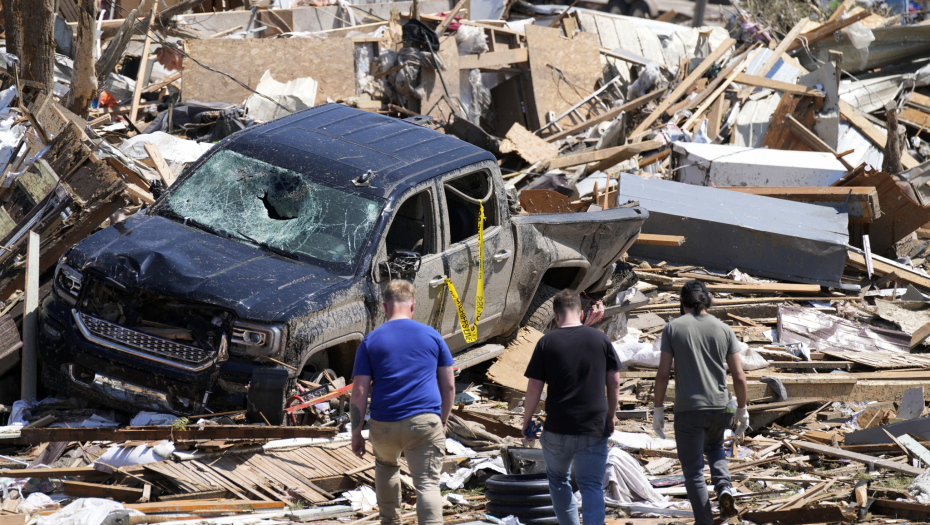 TORNADO OPUSTOŠIO DELOVE AMERIKE Milioni ljudi na udaru žestokih oluja, izdato upozorenje, obavešten Bajden (VIDEO)