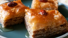 BAKLAVA SA SUVIM ŠLJIVAMA Klasik na drugačiji način, ukusa koji se ne zaboravlja