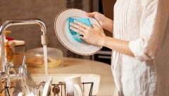 DOKTOR UPOZORAVA Ovu posudu u kuhinji retko ko pere, a preko nje se prenosi salmonela