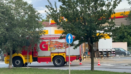 PROCUREO GAS NA PUMPI U NOVOM SADU Vatrogasci i policija na terenu  (FOTO/VIDEO)