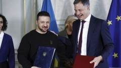 AVIONI STIŽU, UKRAJINA SE NAORUŽAVA Zelenski potpisao važan sporazum (FOTO)