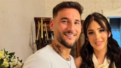 DEKORACIJA U VILI RAŽNATOVIĆA OSTAVLJA BEZ TEKSTA! Porodica nije štedela, zlatni escajg, ogromni buketi cveća ispred kapije!