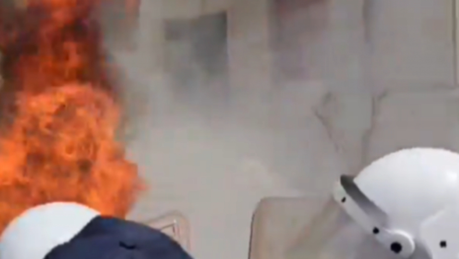 EKSPLOZIJE U TIRANI Bačeni molotovljevi kokteli, panika na ulicama albanske prestonice (VIDEO)