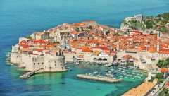 U KOMŠILUKU LETNJE VREME Plaže i kafići puni (VIDEO)