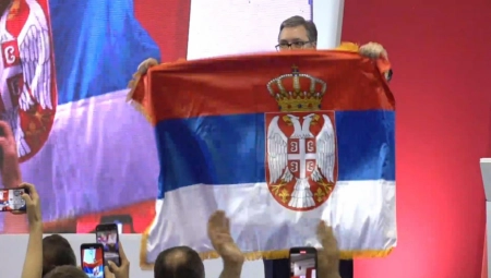 "ZASMETALA IM JE NAŠA TROBOJKA, SRPSKA ZASTAVA" Predsednik Srbije je s ponosom pokazao zastavu koju je razvio u UN (FOTO/VIDEO)