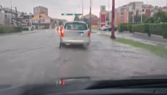 SUPERĆELIJSKA OLUJA NAPRAVILA BARU OD BG-A, BUJIČNI POTOCI DIVLJALI CELU NOĆ! Tutnjalo je JAKO, a od ponedeljka...