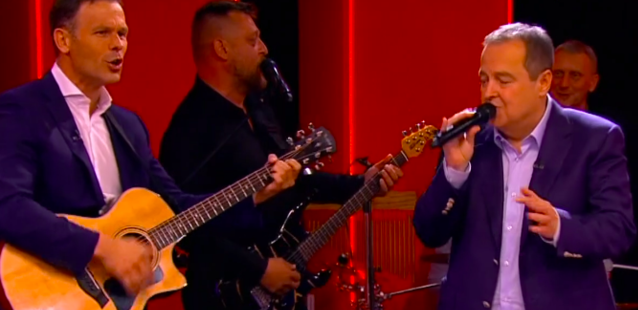 DAČIĆ ZAPEVAO, A SINIŠA MALI SVIRAO GITARU! Ministri pokazali svoju muzičku stranu i napravili potpuni šou (VIDEO)