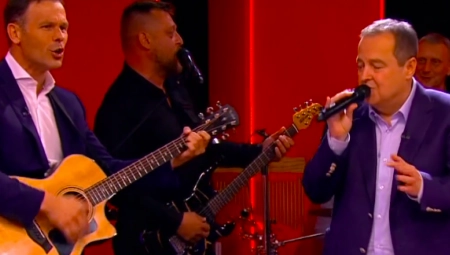 DAČIĆ ZAPEVAO, A SINIŠA MALI SVIRAO GITARU! Ministri pokazali svoju muzičku stranu i napravili potpuni šou (VIDEO)